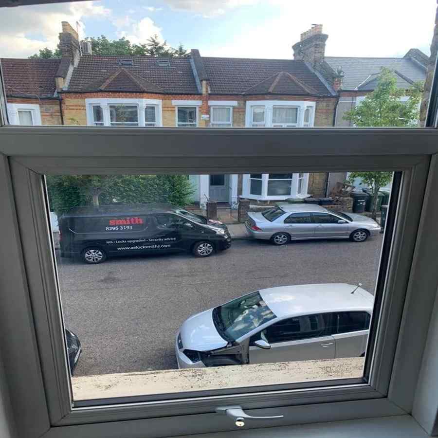 Bickley Misted Windows - A Blown Window Unit After Being Replaced By A & E Locksmiths